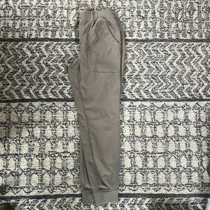 Men’s VRST joggers size small. Beige in excellent shape!